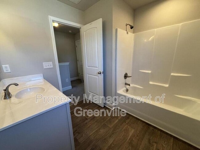 Building Photo - 121 Rubin Ave