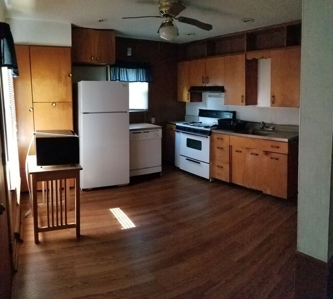 Building Photo - Beautiful Oakland Home with Finished Basement & Hardwood Floors