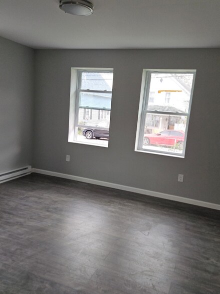 Building Photo - 158 Cliff St