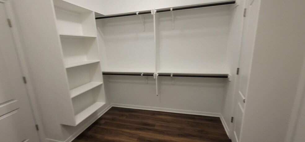Building Photo - 3206 Trinity Dr
