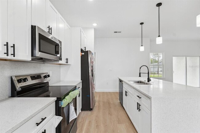 Building Photo - 14930 SW 66th Ave