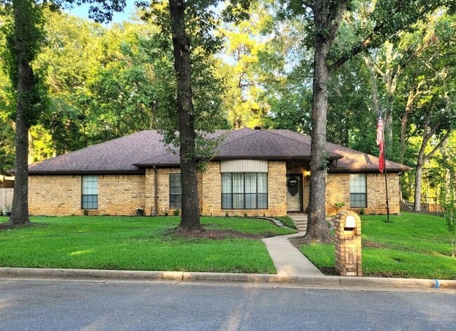Building Photo - 504 Brookhollow Dr
