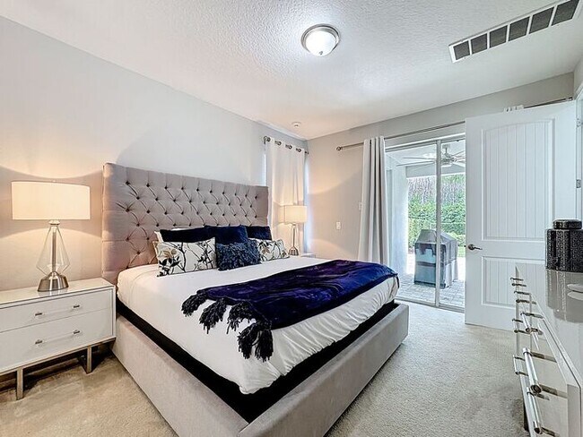 Building Photo - 8 Bedrooms 7 baths on a resort community