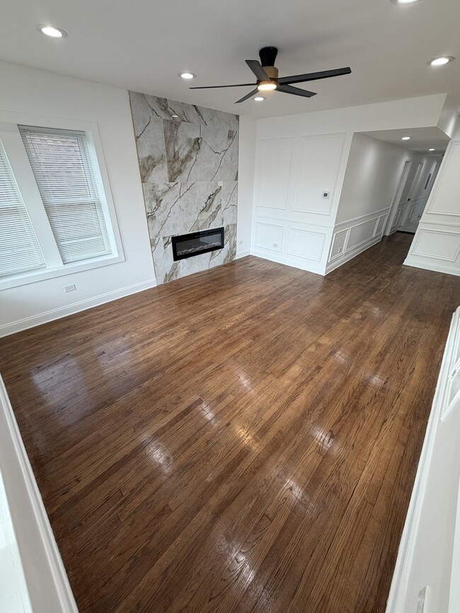 Building Photo - 1048 W Marquette Rd