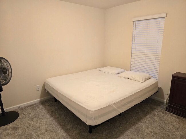 Building Photo - Spacious 3-Bed / 2.5-Bath Townhome near RTP! FREE TV & INTERNET! Reverse Osmosis Purification Sys...