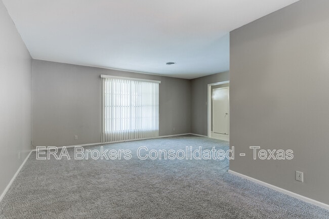 Building Photo - 3214 Leyte St