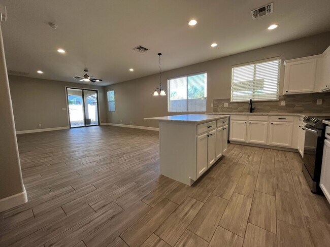 Building Photo - Cozy Cul De Sac house FOR RENT in a GREAT location