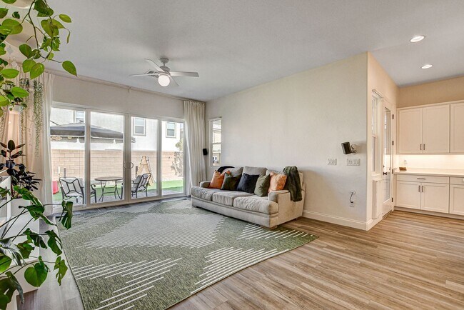Building Photo - BEAUTIFUL 3 BED 2 BATH IN GATED MOUNTAINS ...