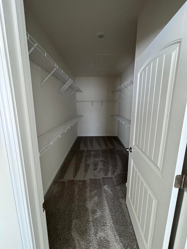 Building Photo - 332 Acorn St