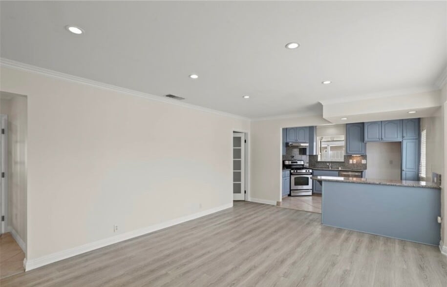 Building Photo - 204 W Linfield St