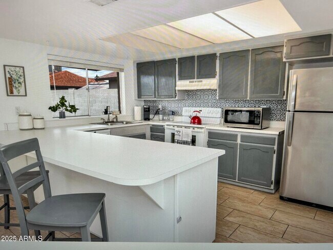 Building Photo - 4852 W Cochise Dr