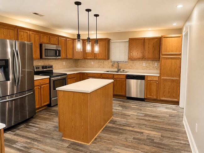 Building Photo - 2709 Montvale Rd
