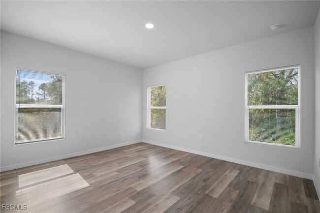 Building Photo - 942 Sunrise Blvd