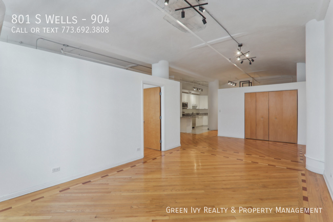 Building Photo - 801 S Wells-904
