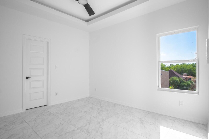 Building Photo - 2701 Harmony St