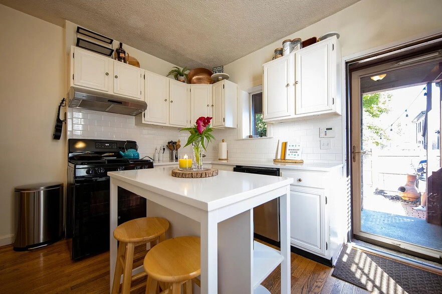Kitchen with newly updated quartz counters - 594 Briggs St