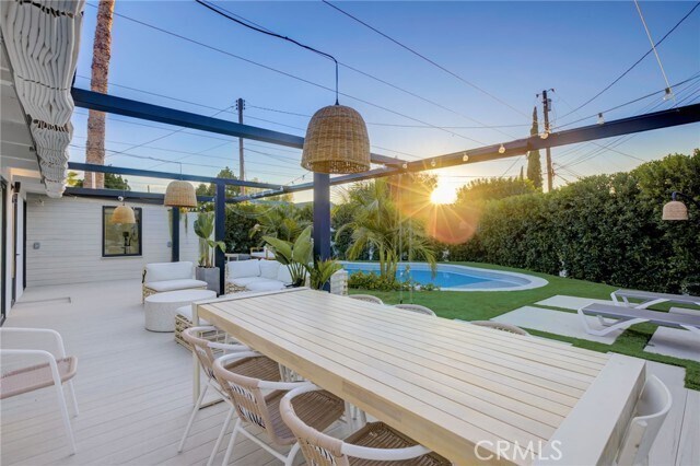 Building Photo - 8161 Encino Ave