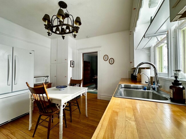 Building Photo - FURNISHED RENTAL: Vintage Chic Haven in St...