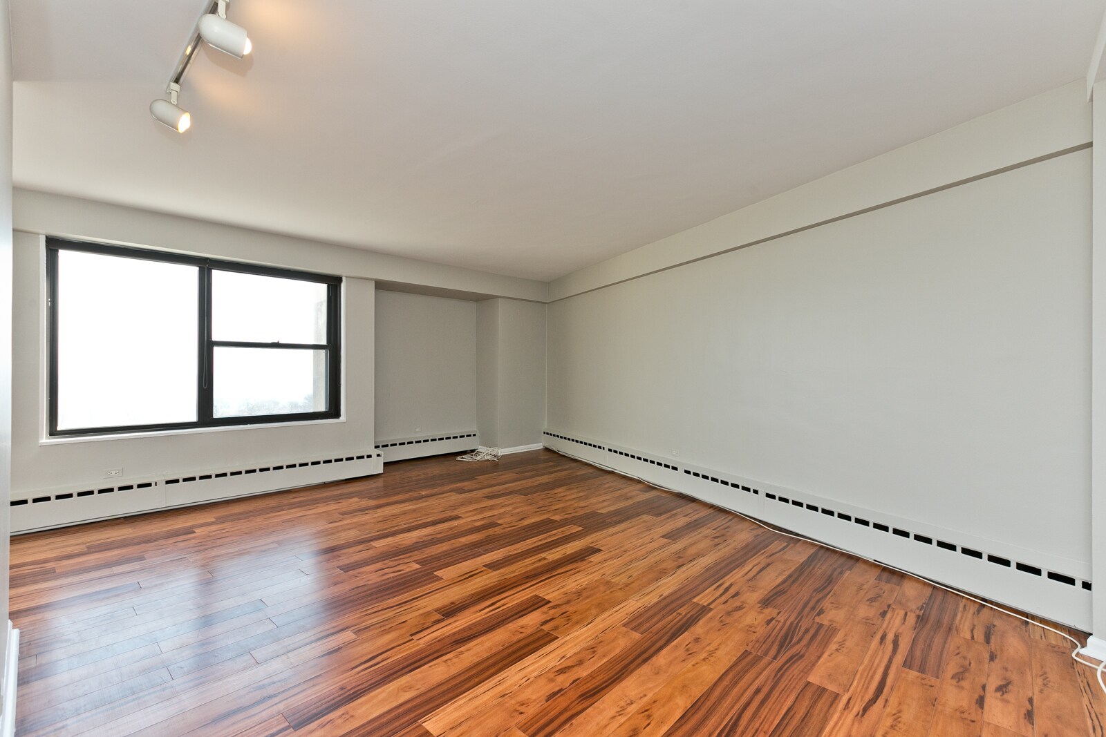 Building Photo - 3410 N Lake Shore Dr