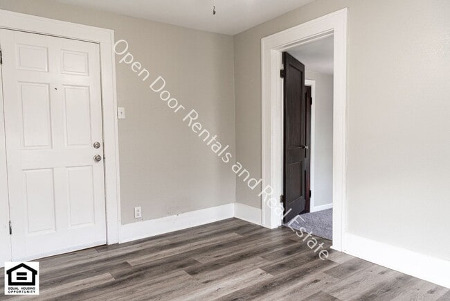 Building Photo - 3718 S Wayne Ave