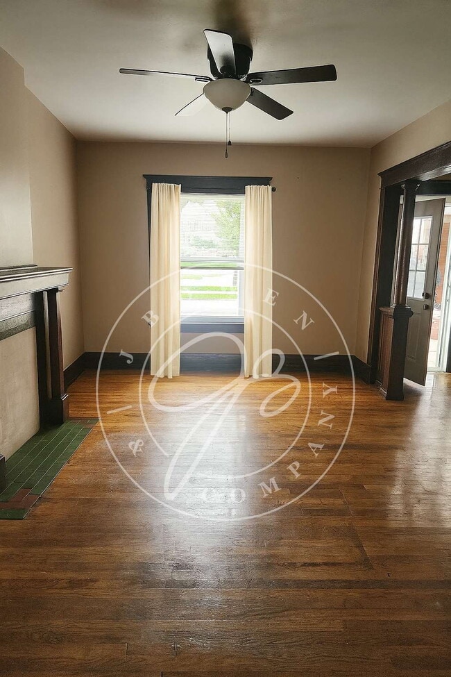Building Photo - 2 bed 2 story townhouse! Individual baseme...