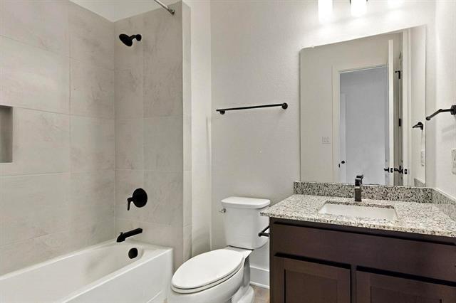 Building Photo - 3025 Oak Crk Ct