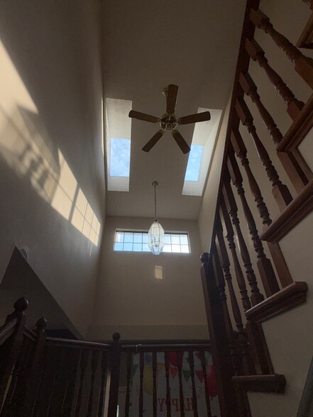 Building Photo - 8590 Laurel Ct