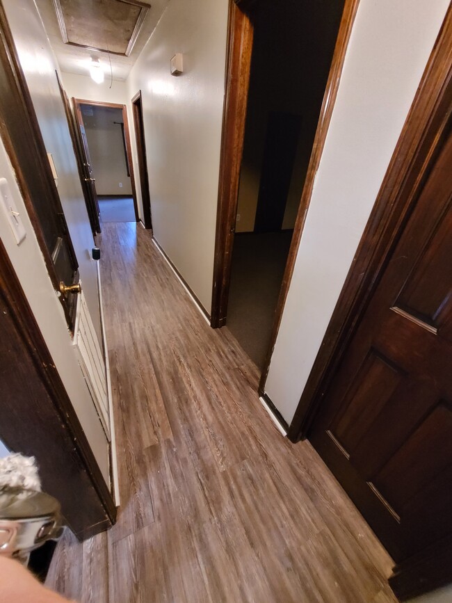 View from kitchen to hallway / bedrooms - 109 Wheeler Ct