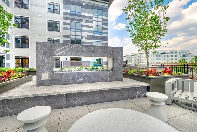 Building Photo - 62 Foundry St