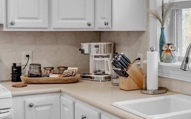 Building Photo - 270 Creatwood Trail