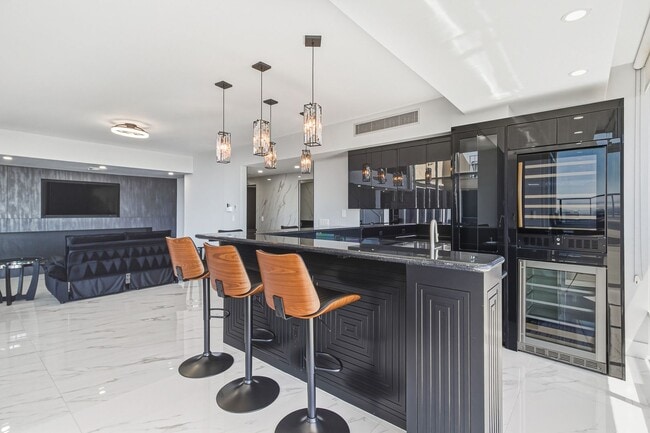 Building Photo - 3111 Bel Air Dr