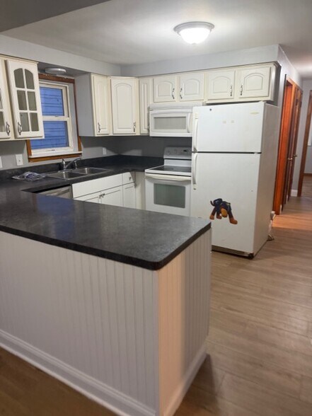 Building Photo - 242 Delaware St