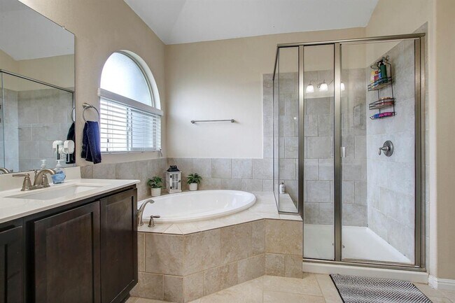 Building Photo - 16508 Pallazo Dr