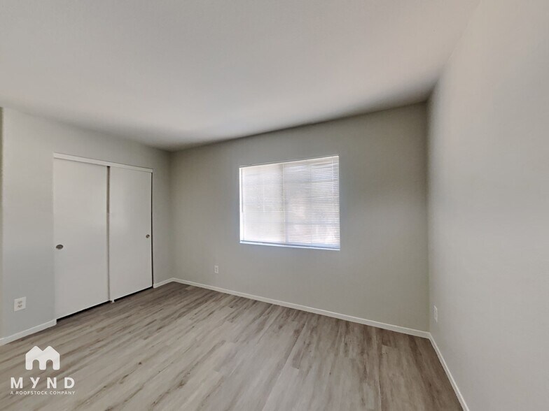 Building Photo - 1021 Cliffbrook Hedge Ave