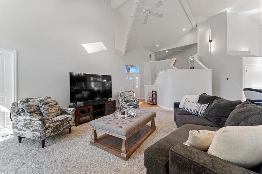 Building Photo - 2586 E 6710 S