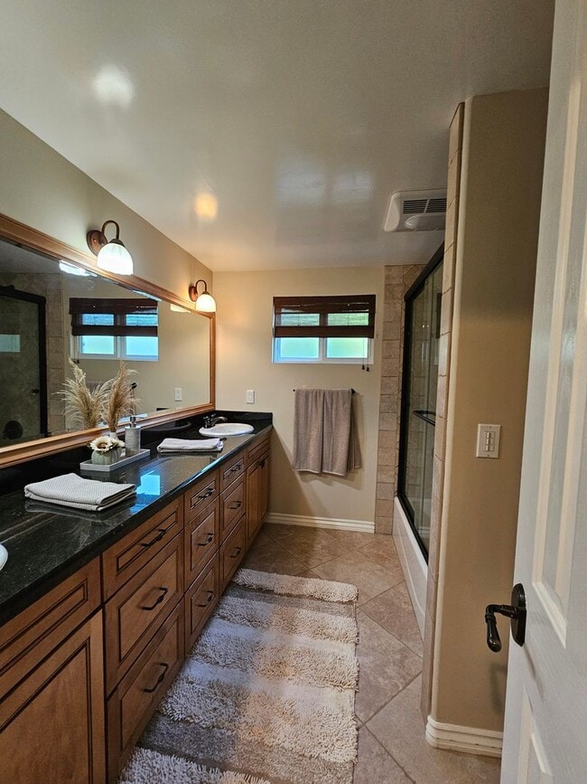 Building Photo - Exceptional Single-Story Home in Prime Upl...