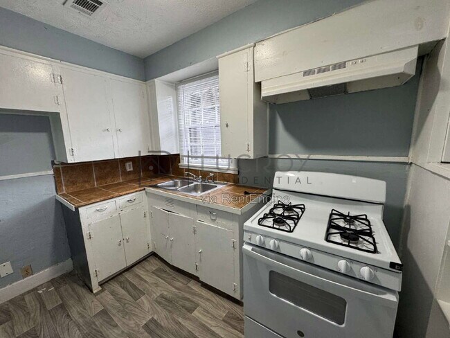Building Photo - 4833 Churchill Dr