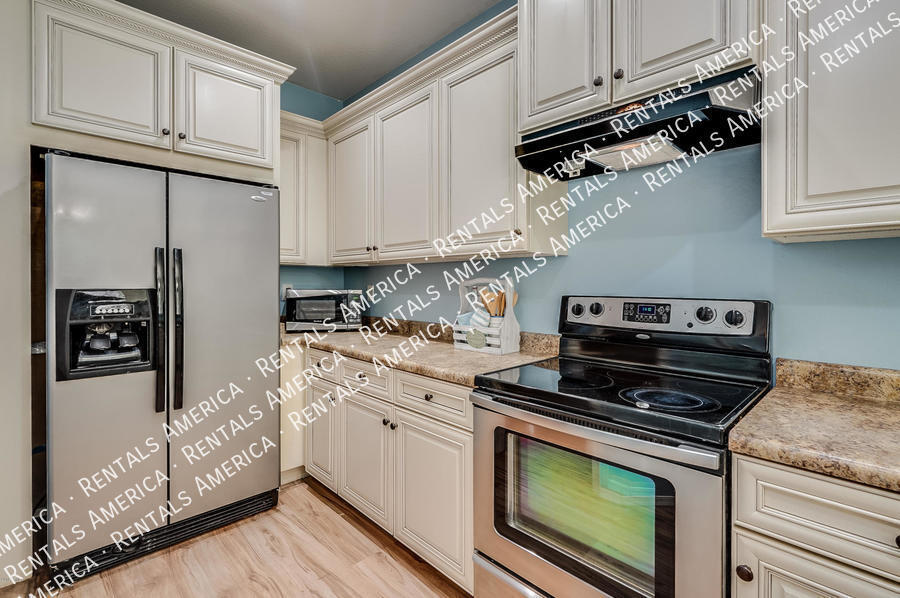 Building Photo - 2727 S Equestrian Dr