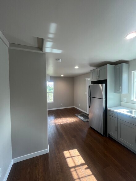 Building Photo - 621 Frandale Ave