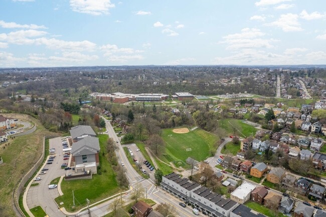 Building Photo - STUNNING 2-BEDROOM IN DORMONT, READY FOR M...