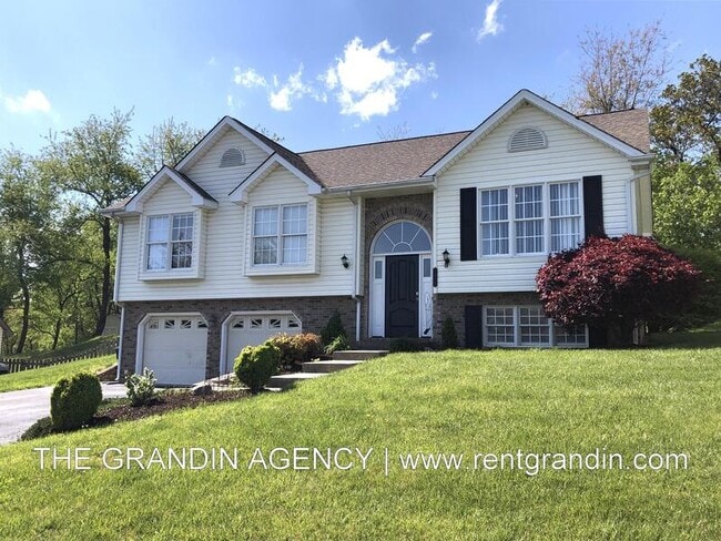 Building Photo - 1811 Meadows Ct