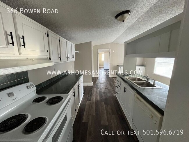 Building Photo - 366 Bowen Rd