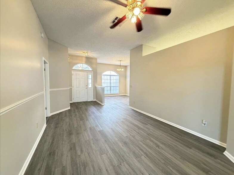 Building Photo - 1930 Hollington Dr