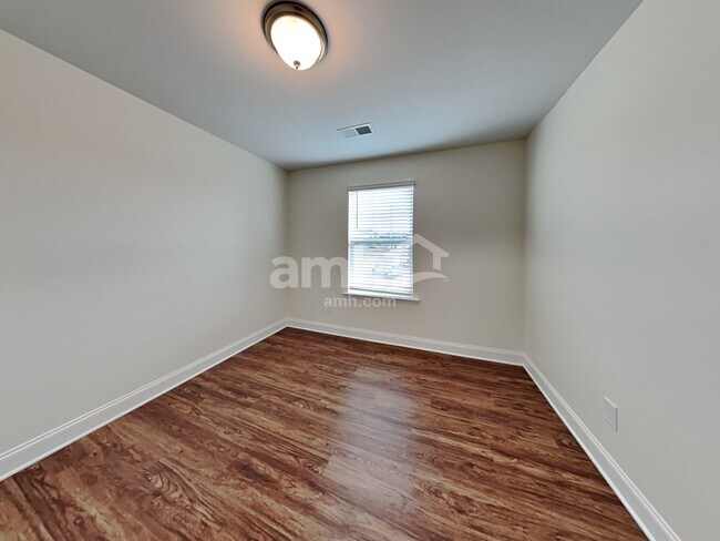 Building Photo - 174 Larragan Dr