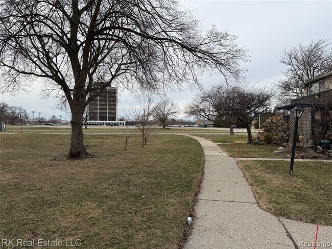 Building Photo - 8237 Kennedy Cir N