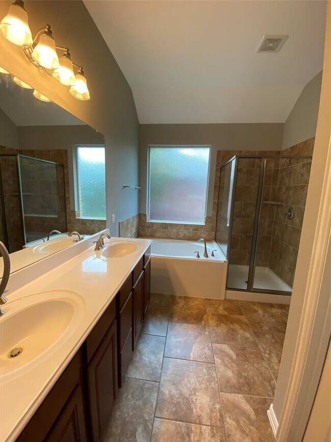 Building Photo - 42 Black Swan Ct