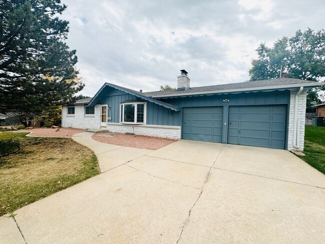 Building Photo - Large 3 Bed, 3 Bath House In Greeley - 4 bonus rooms in basement!