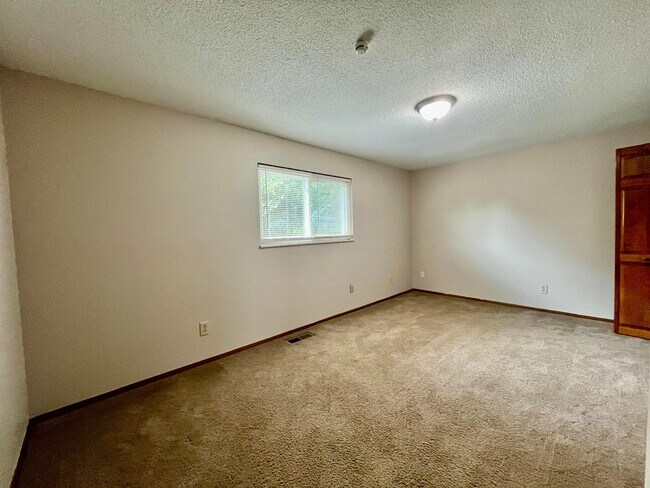 Building Photo - 2775 Amana Ct