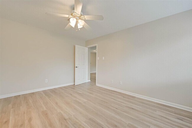 Building Photo - 2928 Laurelridge Dr