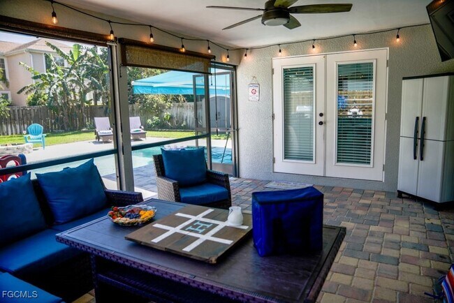 Building Photo - 560 E Valley Dr